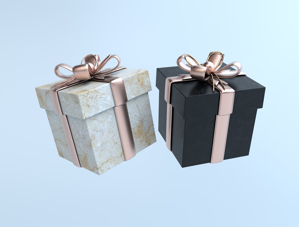 Elegant verpackte Geschenkboxen mit Schleife