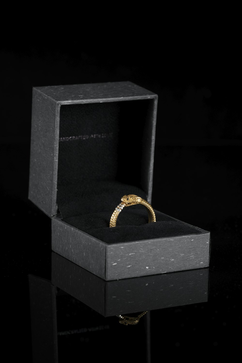 Fertiger Ring in der Schmuckbox
